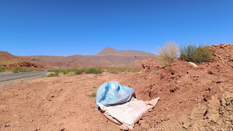 نخاله ساختمانی  در عینالی